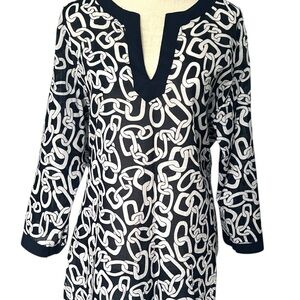 Jones New York Monochrome Chain Pattern Top. Navy blue and white . Size XL